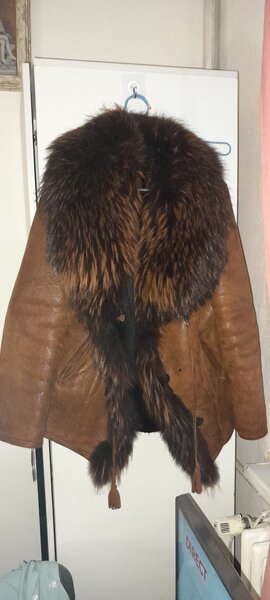 Cojocel din piele intoarsa cu guler din blana de vulpe,