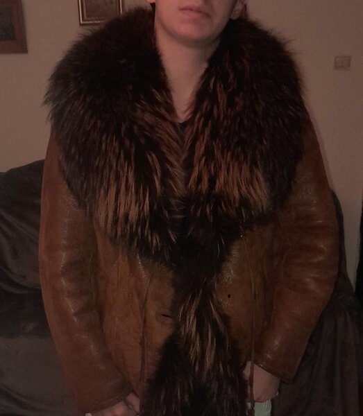 Cojocel din piele intoarsa cu guler din blana de vulpe,