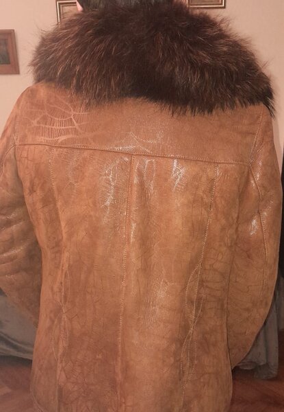 Cojocel din piele intoarsa cu guler din blana de vulpe,